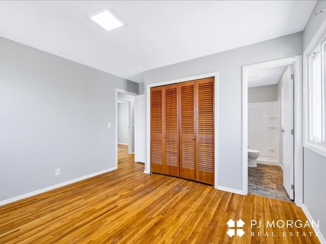 Building Photo - 3 bedroom, 2 Bathroom Home - Available Now