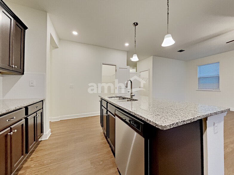 Building Photo - 450 Sandstone Dr