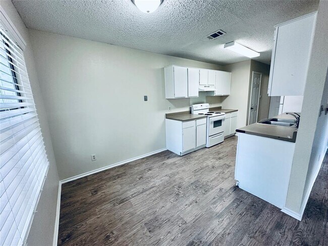 Building Photo - 379 Fantail Loop