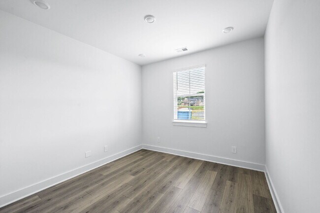 Building Photo - "Prime Location Opportunity: Secure Your Future on Poplar Farms Drive, Franklin, TN!" The interne...