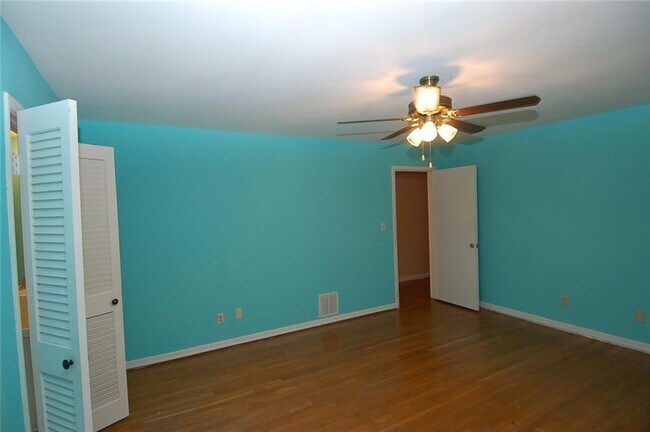 Building Photo - 3922 Safari Ct