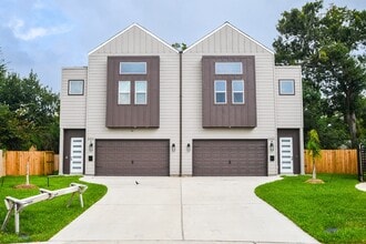 Building Photo - 5901 Crest Ct
