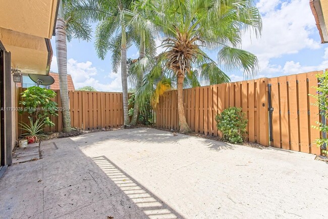 Building Photo - 2585 Garden Ct