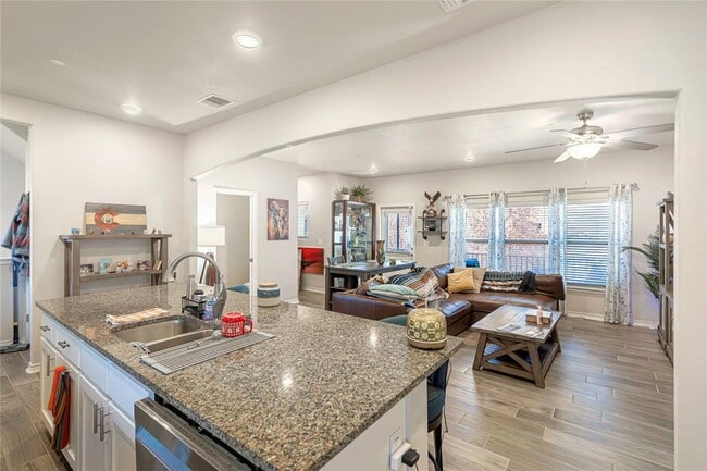 Building Photo - 217 Birch Oak Ln