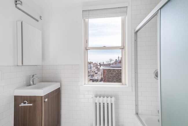 Building Photo - 142 Hamilton Ave