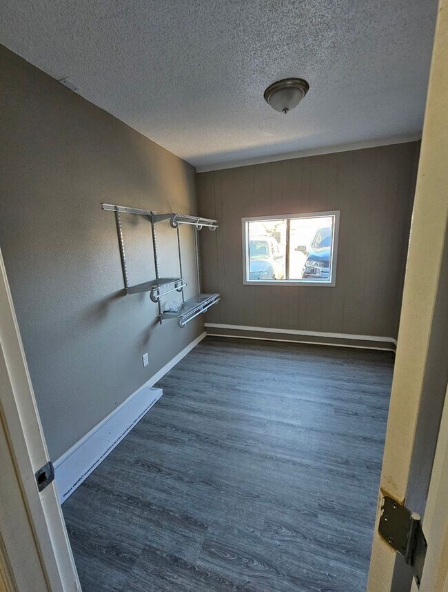 Building Photo - 3448 Parker Dr