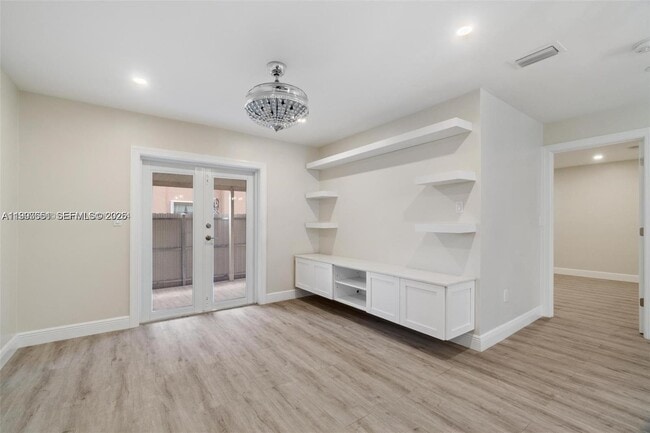 Building Photo - 330 W 74th Pl