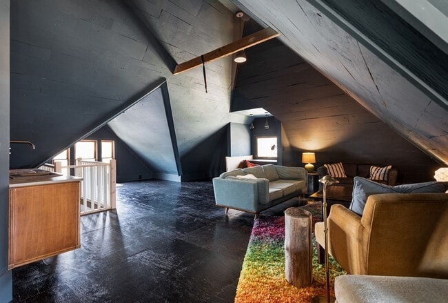 Building Photo - Victorian Gem in the Heart of Downtown – F...