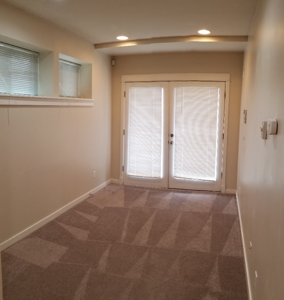 Building Photo - 1813 S Bush Pl