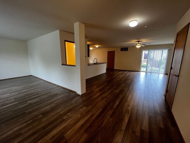 Building Photo - DuPont 2365 SF 3 bedroom plus loft home.