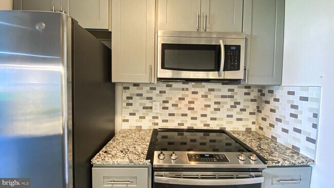 Building Photo - 403 The Woods-403