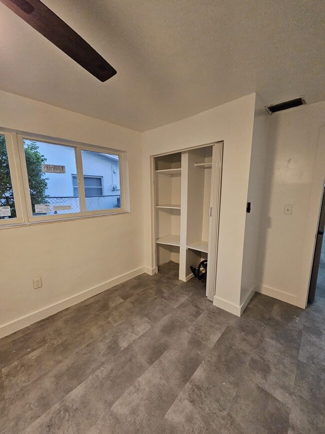 Building Photo - 3709 Efficiency Apartments