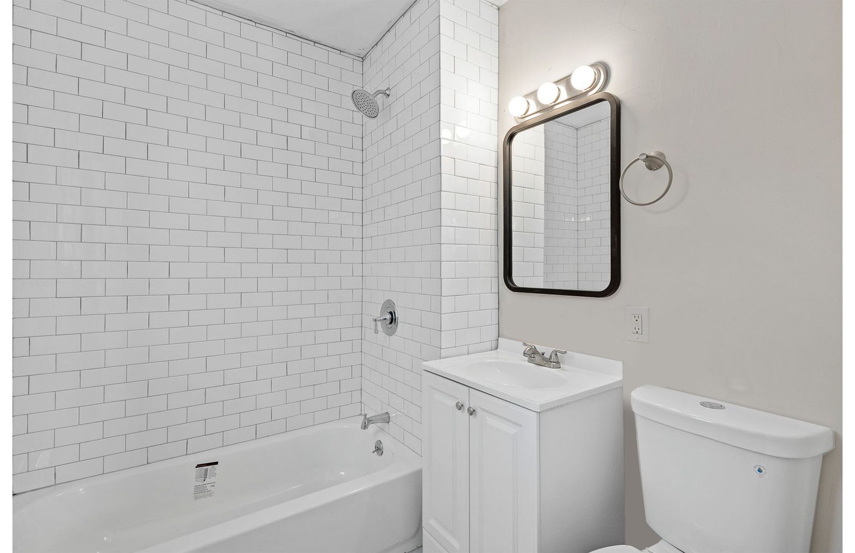 Building Photo - 209 N Spring St