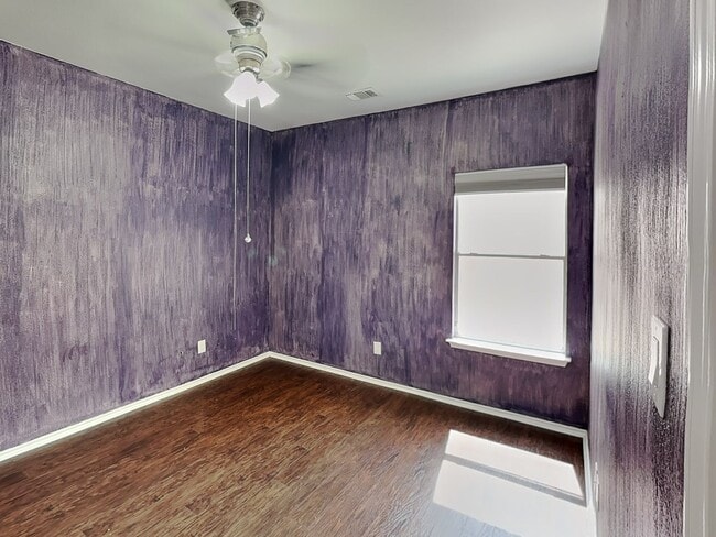 Building Photo - READY FOR MOVE IN NOW!