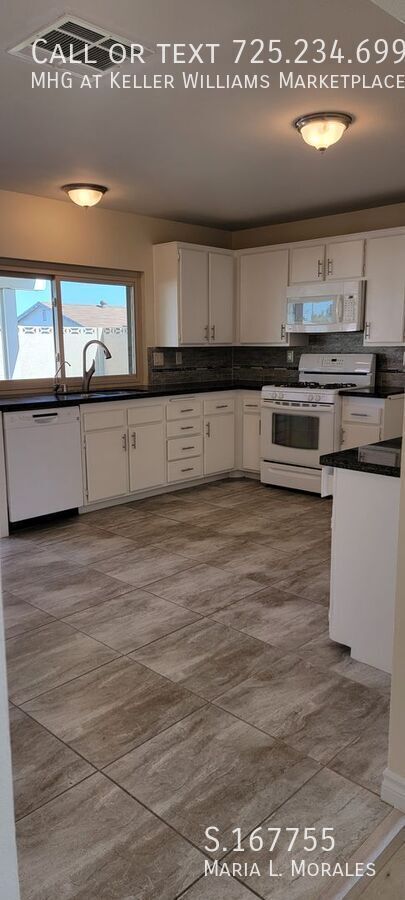 Building Photo - 1216 Burgundy Dr