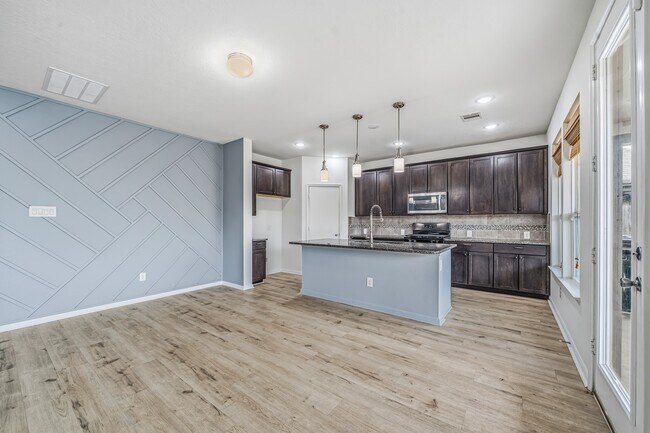 Building Photo - 4118 Lake Cypress Cir