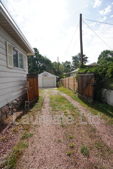 Building Photo - 4580 S Fox St