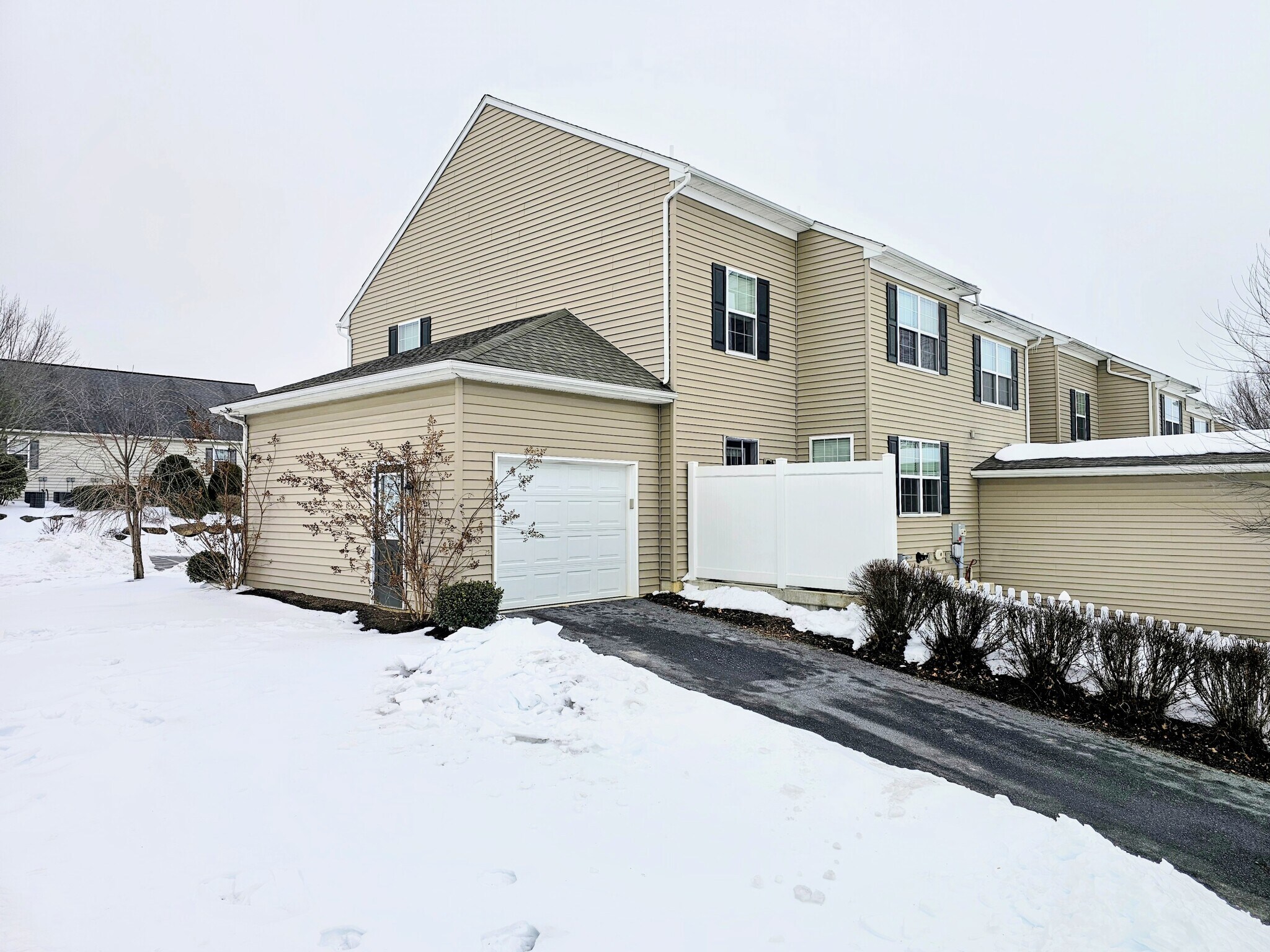 Building Photo - 634 Brentwood Dr