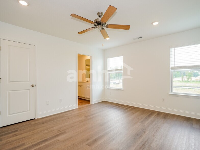 Building Photo - 9038 Lucy Dr
