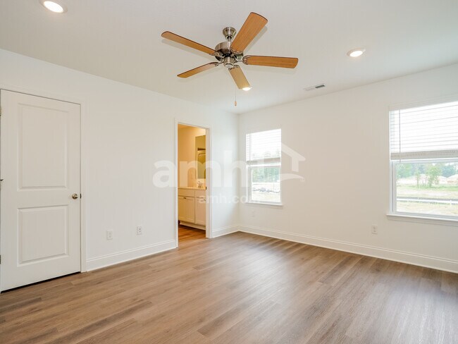 Building Photo - 9032 Lucy Dr