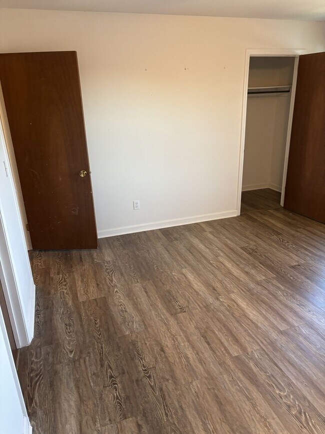 Building Photo - 5528 St James St