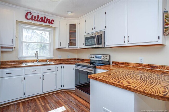 Building Photo - 184 E 12 Oaks Rd