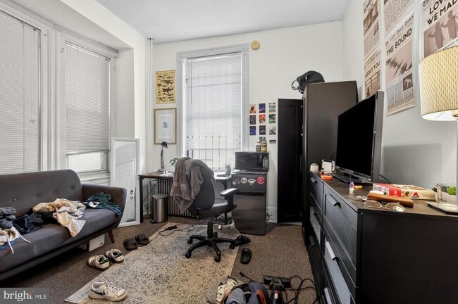 Building Photo - 4011 Pine St