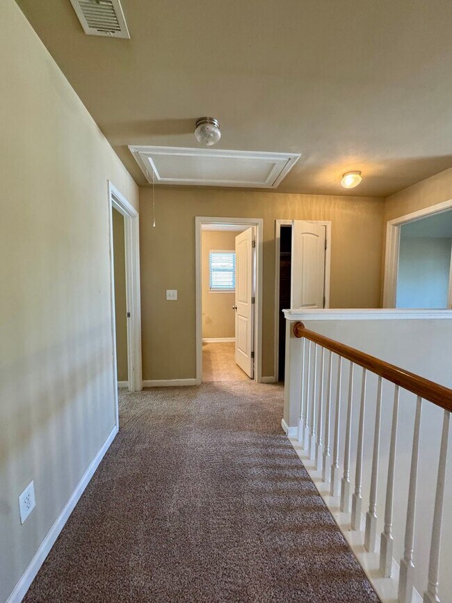 Building Photo - This beautiful 4-bedroom, 2.5-bath home Move-in ready and is waiting for you!