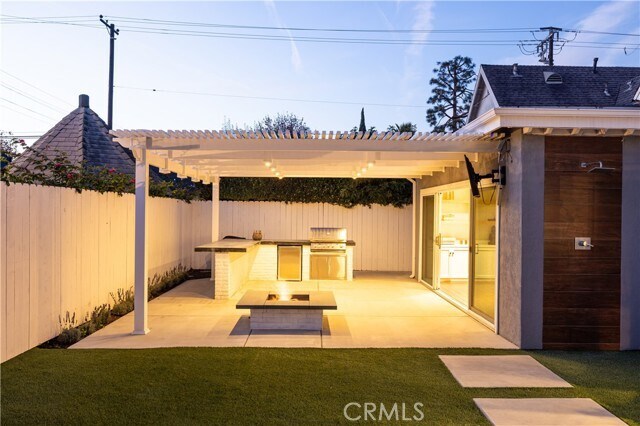 Building Photo - 407 E 16th St