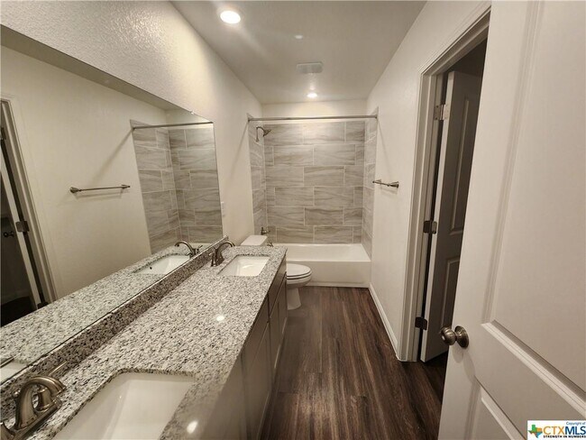 Building Photo - 5911 Betty Lou Dr