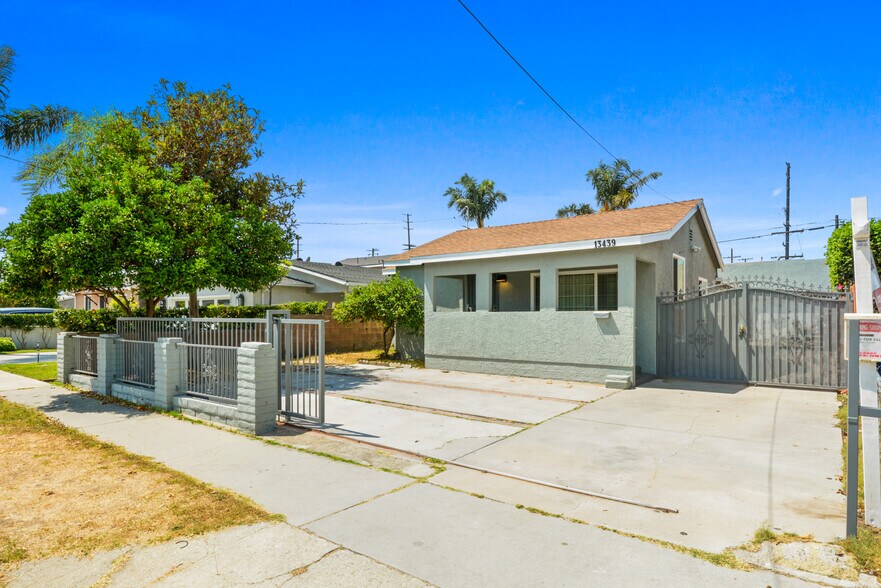 Building Photo - 13439 Roselle Ave