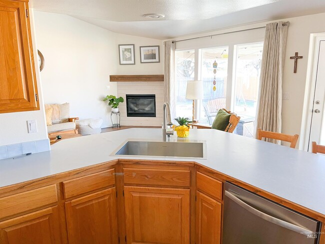 Building Photo - Fantastic 4 Bedroom Home with 3 Car Garage...