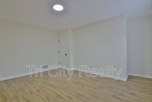 Building Photo - 150 Drennan Dr