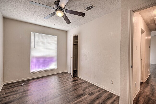 Building Photo - 2803 Willow Springs Rd