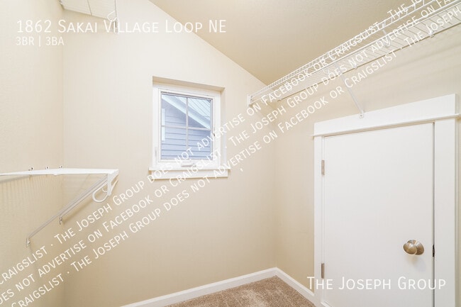 Building Photo - 1862 Sakai Village Loop