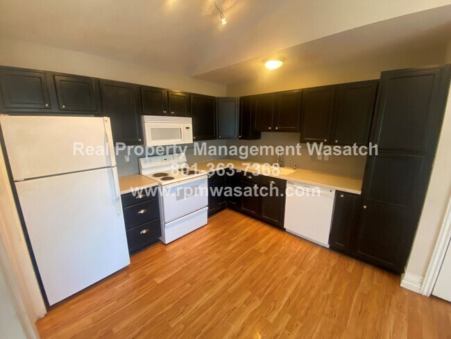 Building Photo - Move In Special!  1/2 Off First Months Rent  Check Out This 3 bed, 2 bath Condo with Hardwood Flo...