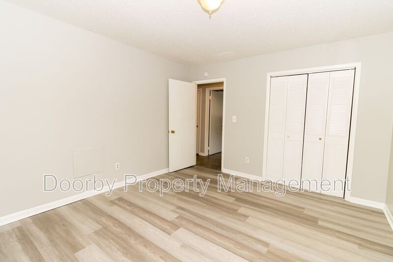 Building Photo - 7823 Basswood Ln