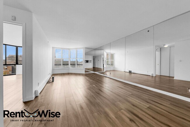 Building Photo - 900 Bush St