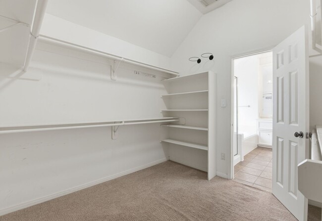 Building Photo - Charming Corner Townhouse in the Heart of Midtown