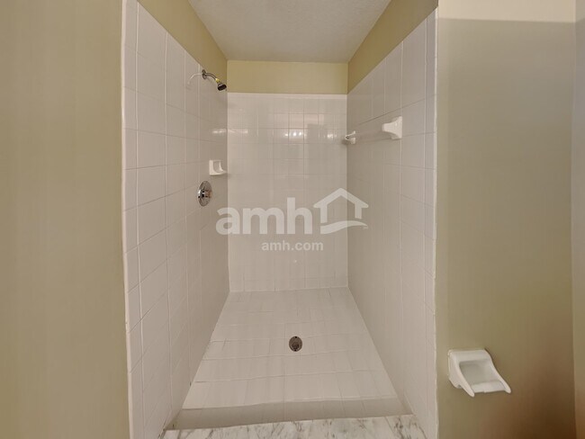 Building Photo - 333 Bay St