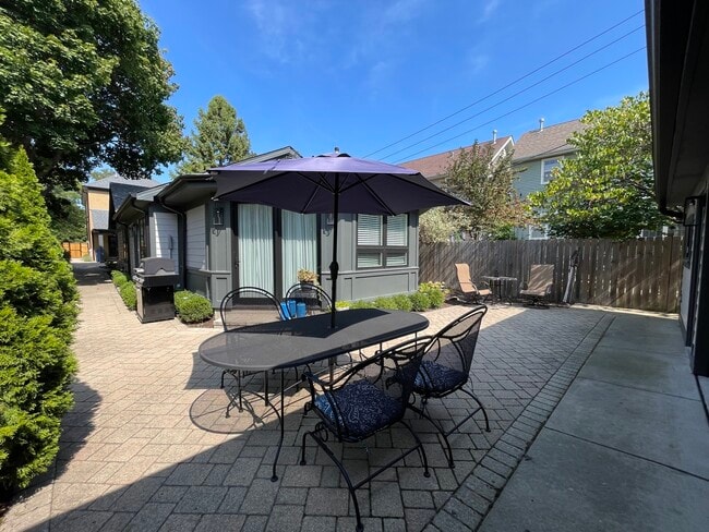 Building Photo - 5245 W Ardmore Ave