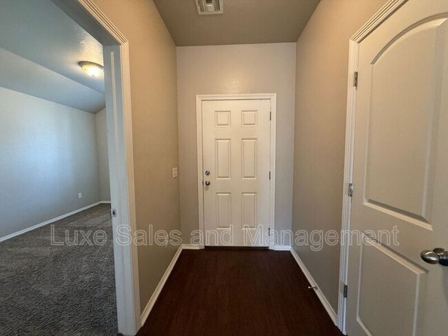 Building Photo - 2408 Alta Vista Ln