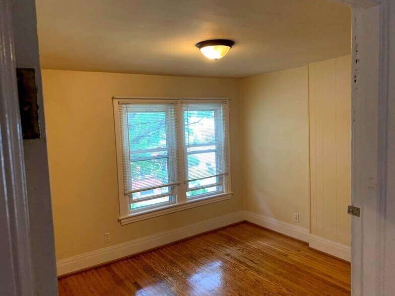 Building Photo - 221 Milburn St