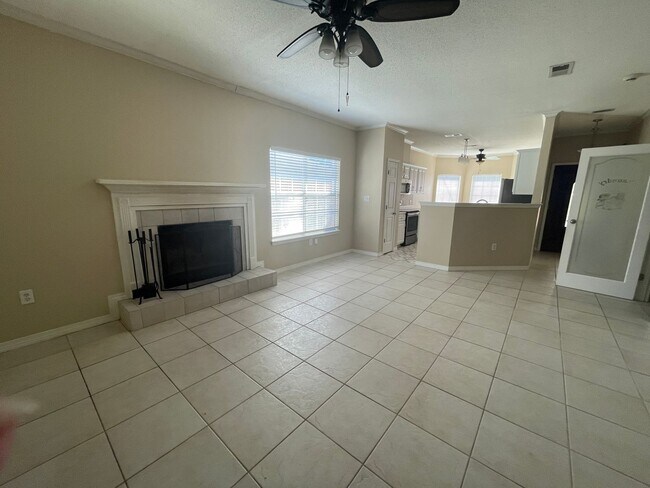 Building Photo - MOVE IN SPECIAL - 2 WEEKS FREE RENT - 3BR ...