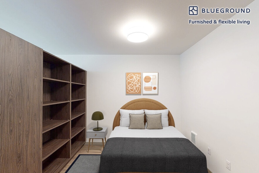 Building Photo - 109 S Division St