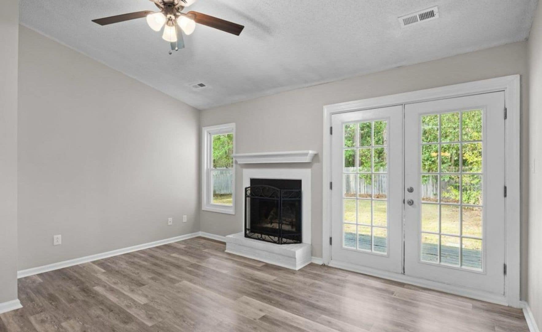 Building Photo - 109 Village Ct