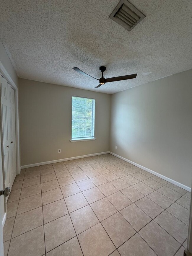 Building Photo - 412/414 Admirals Walk Dr
