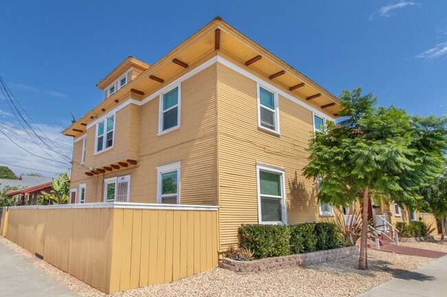 Building Photo - 2 Bedroom 1 Bath + Loft Apartment - One Bl...