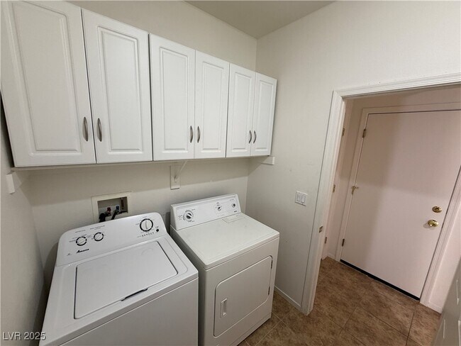 Building Photo - 10596 Bardilino St