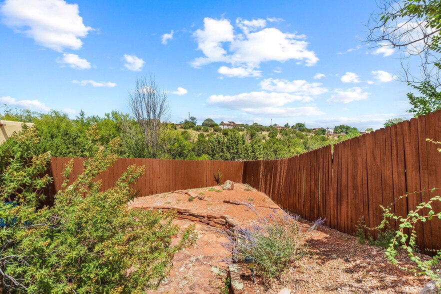 Building Photo - 2132 Ridgeview Cir